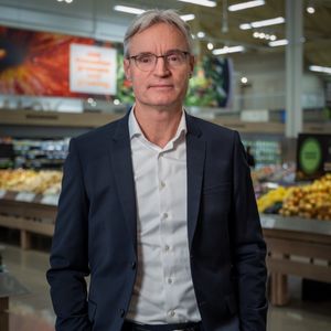 Grocery Competition & Real Estate, Canadian Food Bank Crisis and guest Per Bank, President & CEO, Loblaw Companies Limited